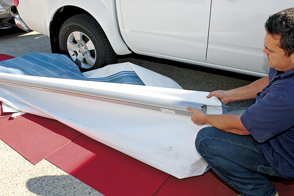 Removing-the-caravan-awning-vynil